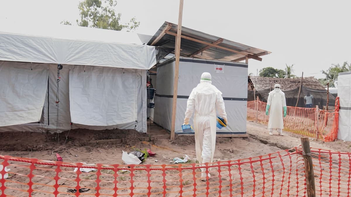Ebola in Congo: quasi 2.000 morti, 300 sono bambini. E non c'è un vaccino