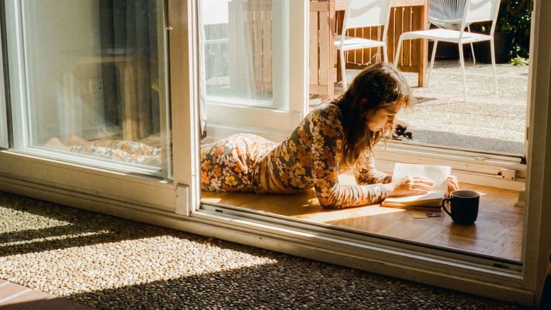 Amicizie a rischio: il 47% della Gen Z ha pensato di chiudere un'amicizia per soldi