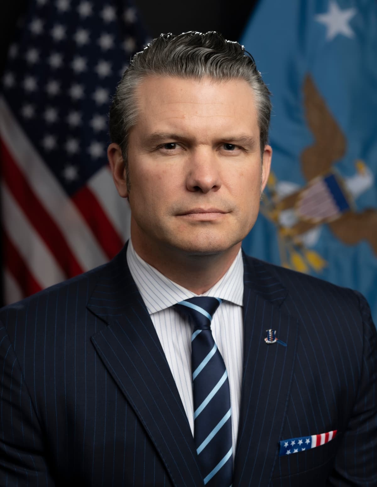 Il segretario alla Difesa Pete Hegseth nel ritratto ufficiale (U.S. Department of Defense, pubblico dominio)